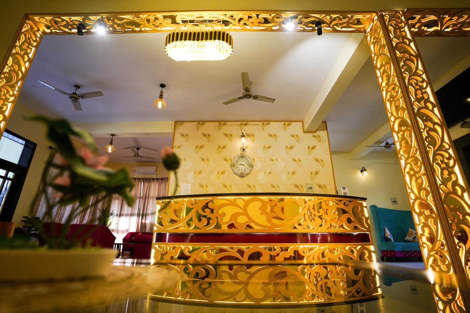 Hotel Neeraj Bhawan- Triveni Ghat ริชิเคช ภายนอก รูปภาพ