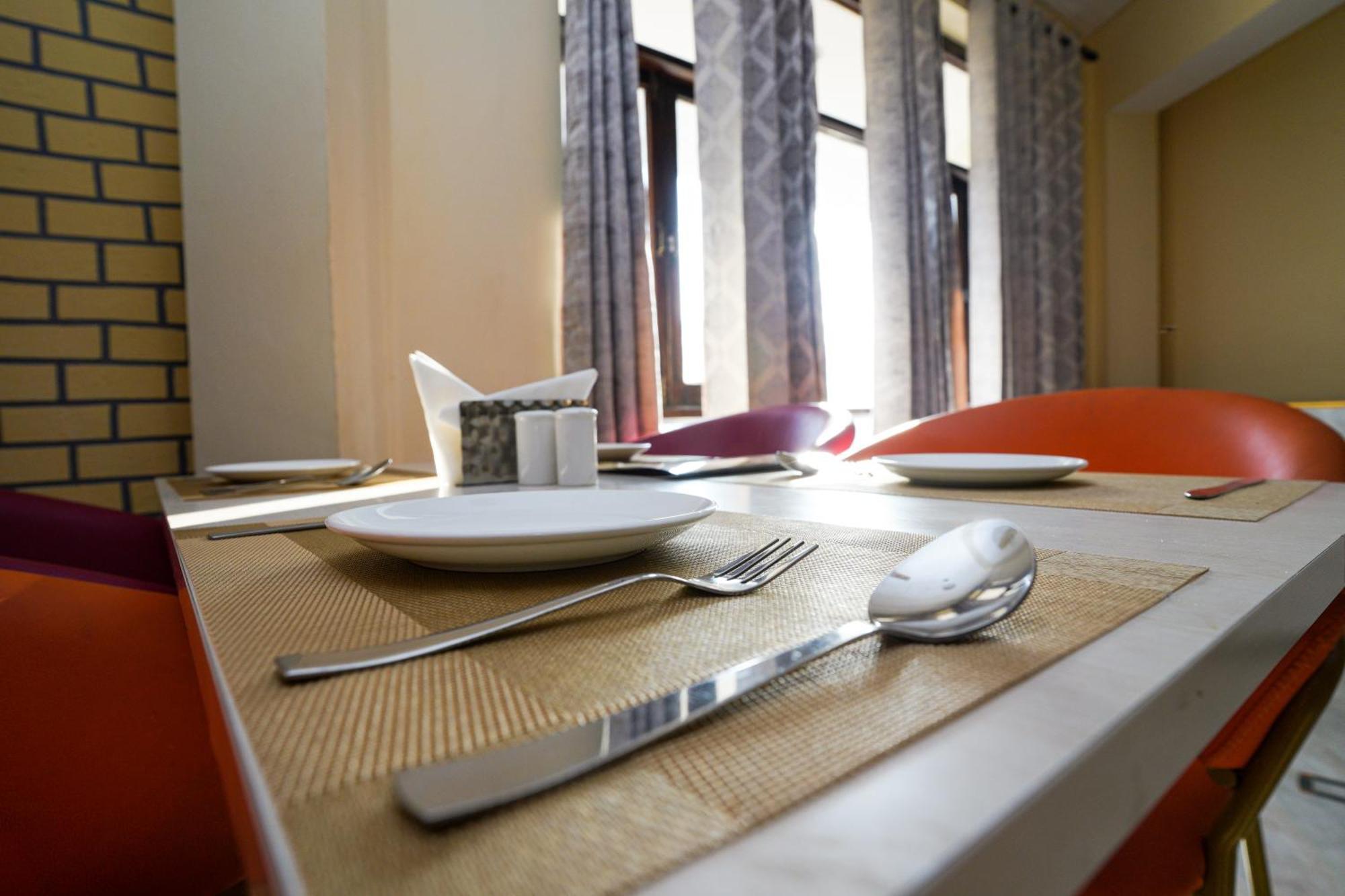 Hotel Neeraj Bhawan- Triveni Ghat ริชิเคช ภายนอก รูปภาพ