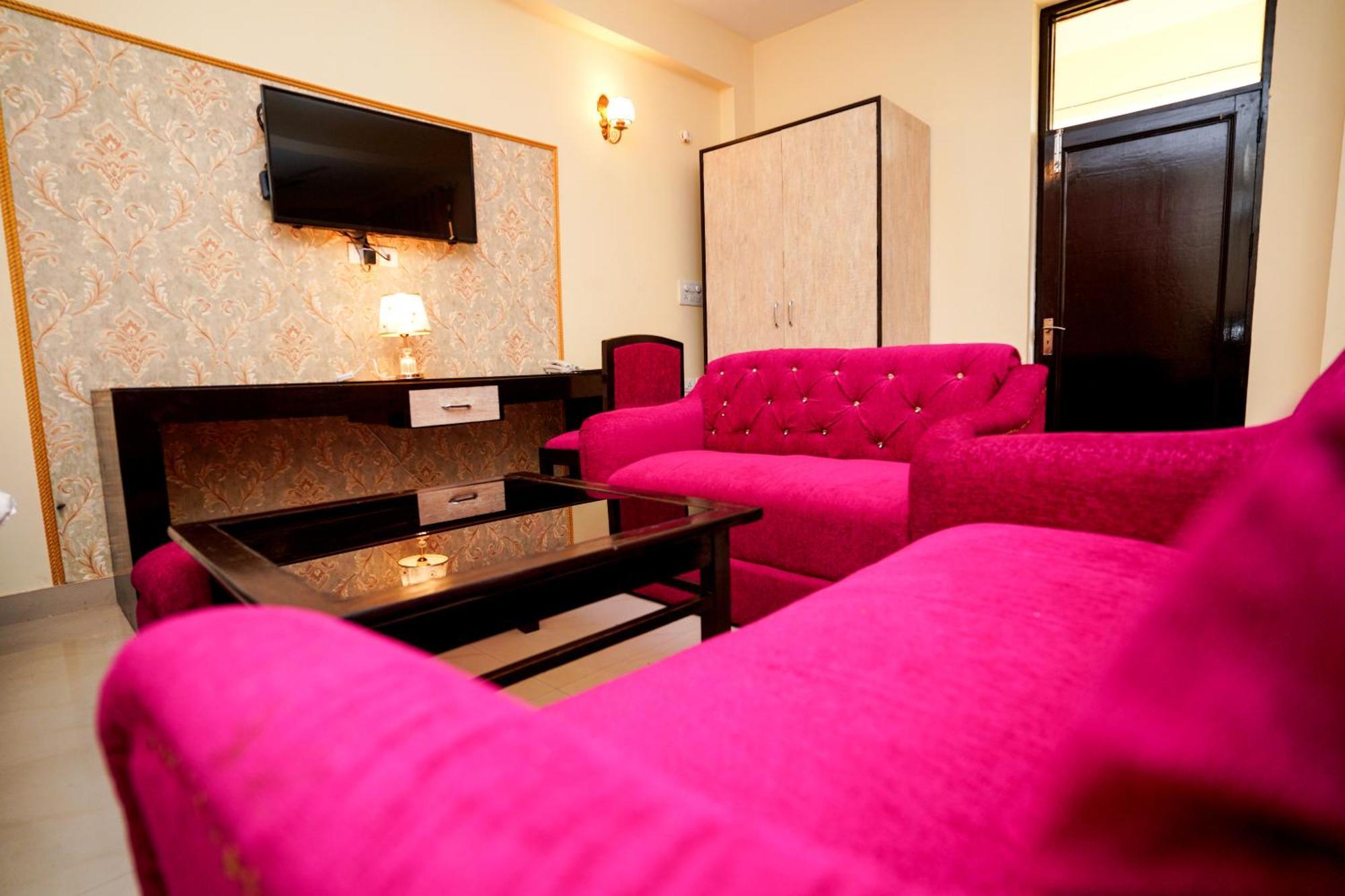 Hotel Neeraj Bhawan- Triveni Ghat ริชิเคช ภายนอก รูปภาพ