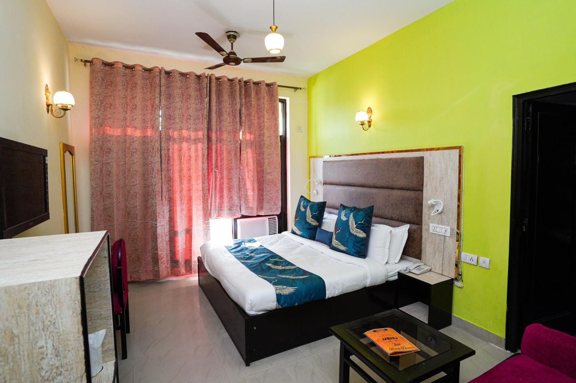 Hotel Neeraj Bhawan- Triveni Ghat ริชิเคช ภายนอก รูปภาพ