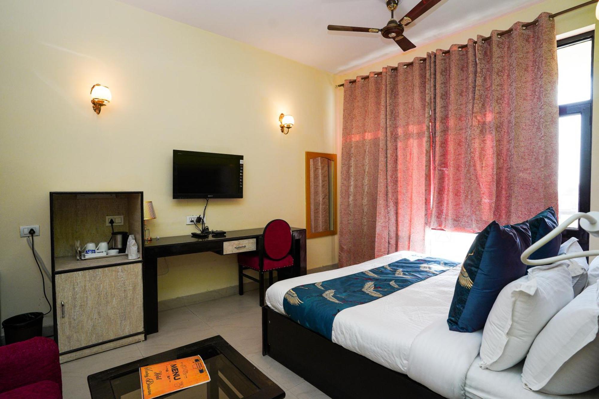 Hotel Neeraj Bhawan- Triveni Ghat ริชิเคช ภายนอก รูปภาพ