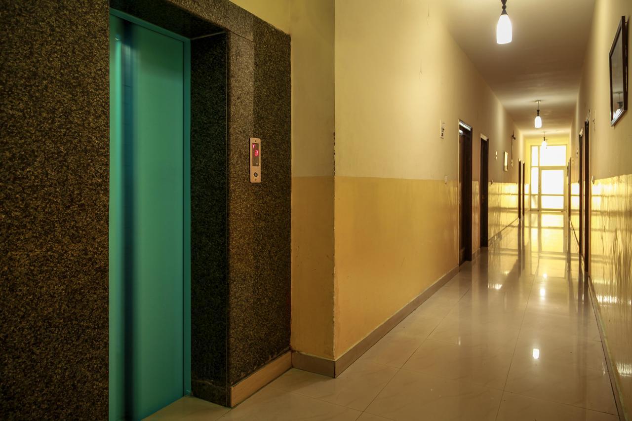 Hotel Neeraj Bhawan- Triveni Ghat ริชิเคช ภายนอก รูปภาพ