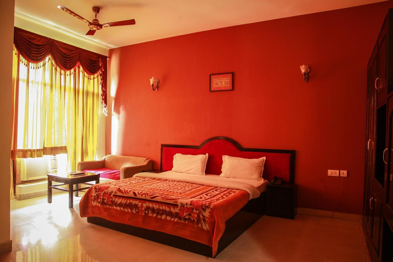 Hotel Neeraj Bhawan- Triveni Ghat ริชิเคช ภายนอก รูปภาพ