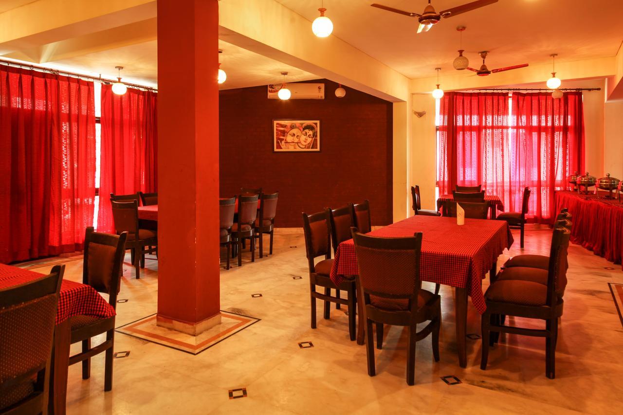 Hotel Neeraj Bhawan- Triveni Ghat ริชิเคช ภายนอก รูปภาพ