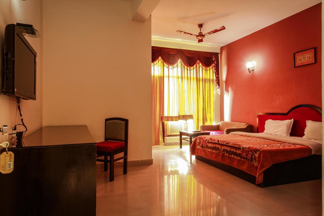 Hotel Neeraj Bhawan- Triveni Ghat ริชิเคช ภายนอก รูปภาพ