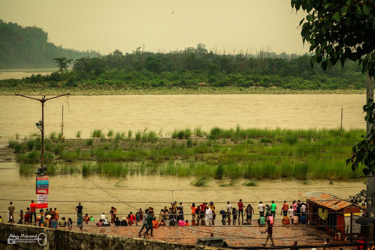 Hotel Neeraj Bhawan- Triveni Ghat ริชิเคช ภายนอก รูปภาพ