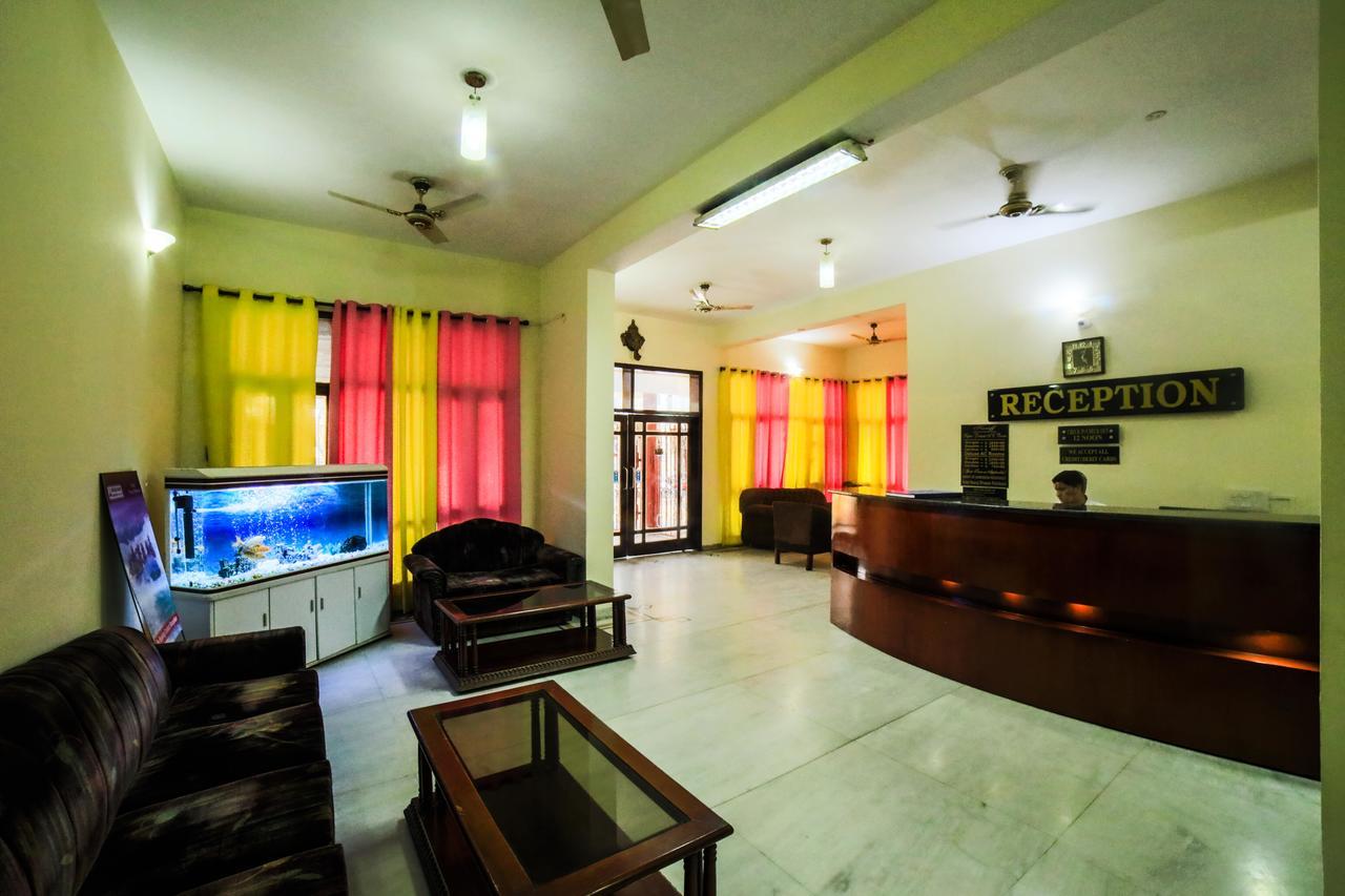 Hotel Neeraj Bhawan- Triveni Ghat ริชิเคช ภายนอก รูปภาพ