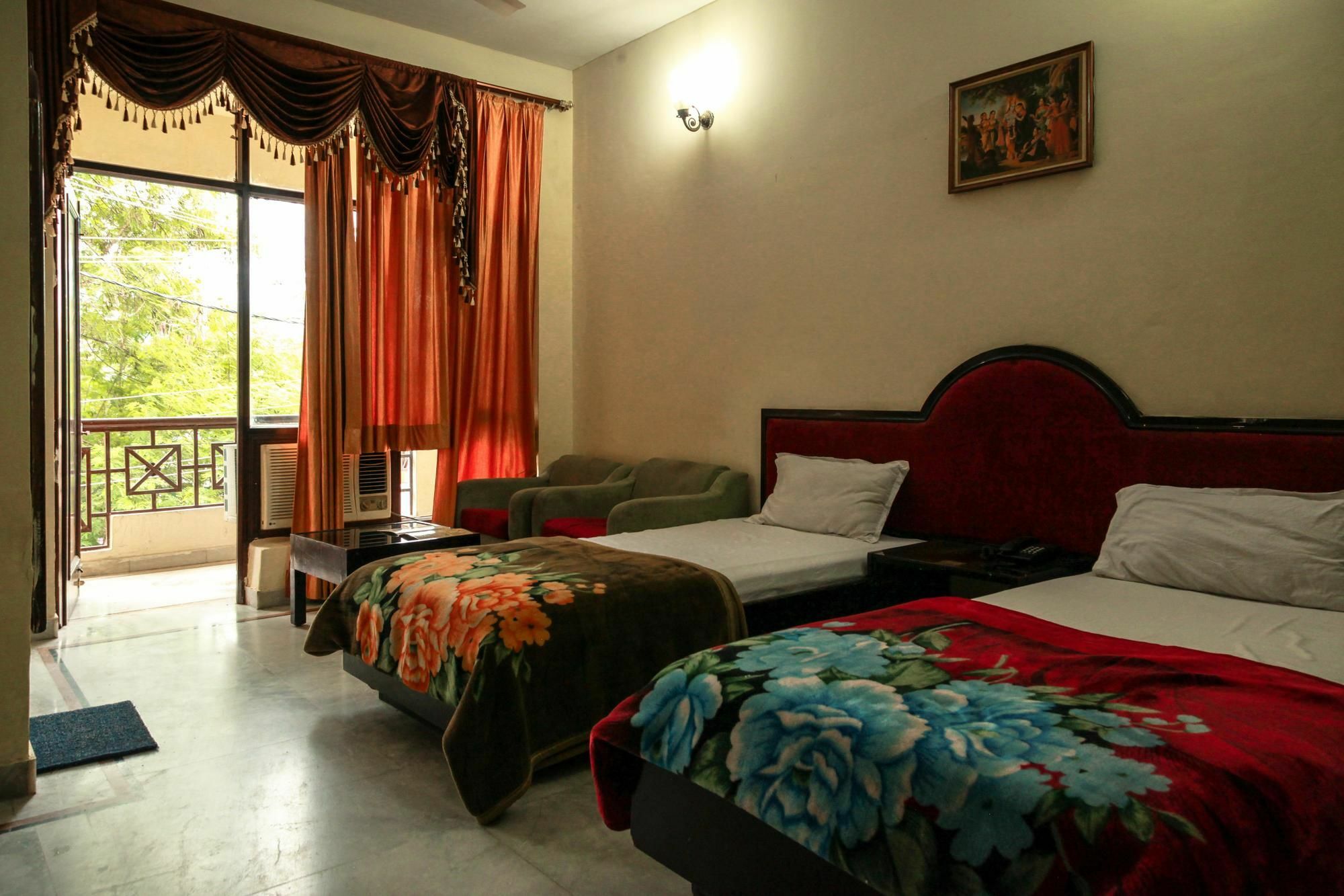 Hotel Neeraj Bhawan- Triveni Ghat ริชิเคช ภายนอก รูปภาพ